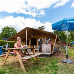 safaritent accommodatie gezin.jpg