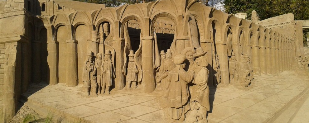 Foto zandsculpturen.jpg