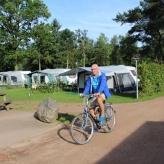 fietsen sept_ 2015  9 uur  zicht op plaats 1a,1, 2  bij sanitiargebouw.jpg