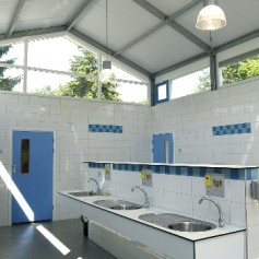 sanitair gebouw afwasgelegenheid (1).jpg