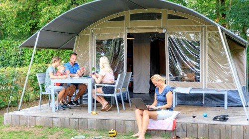 Lodgetent.jpg