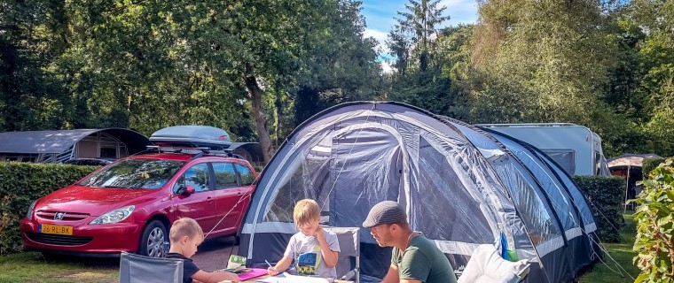 kampeerplaats met auto tent 2023 (1).jpeg