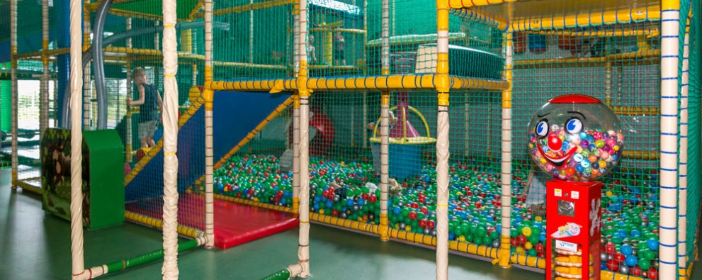Speel-en-klimgedeelte speelbos Joure.jpg