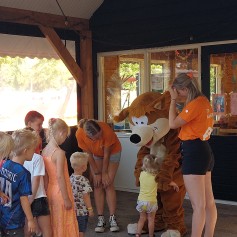 2024 recreatie heggie knuffelen.jpg